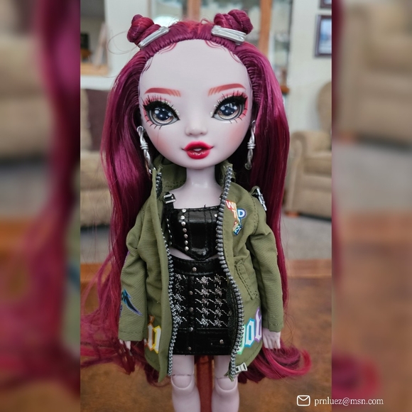 Rainbow High Shadow High Scarlett Rose Doll - Picture 2 of 7